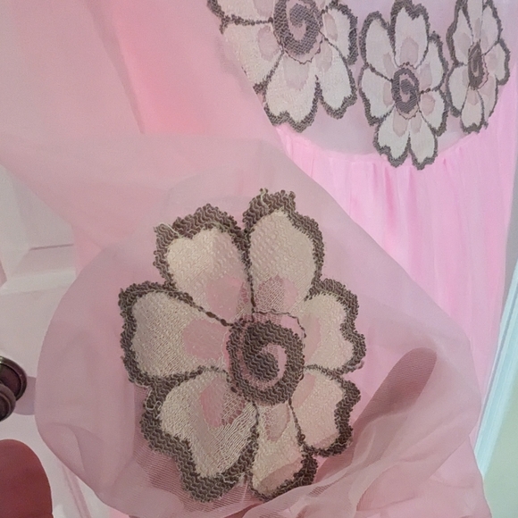 Canadian Maid Nightie - Picture 3 of 4